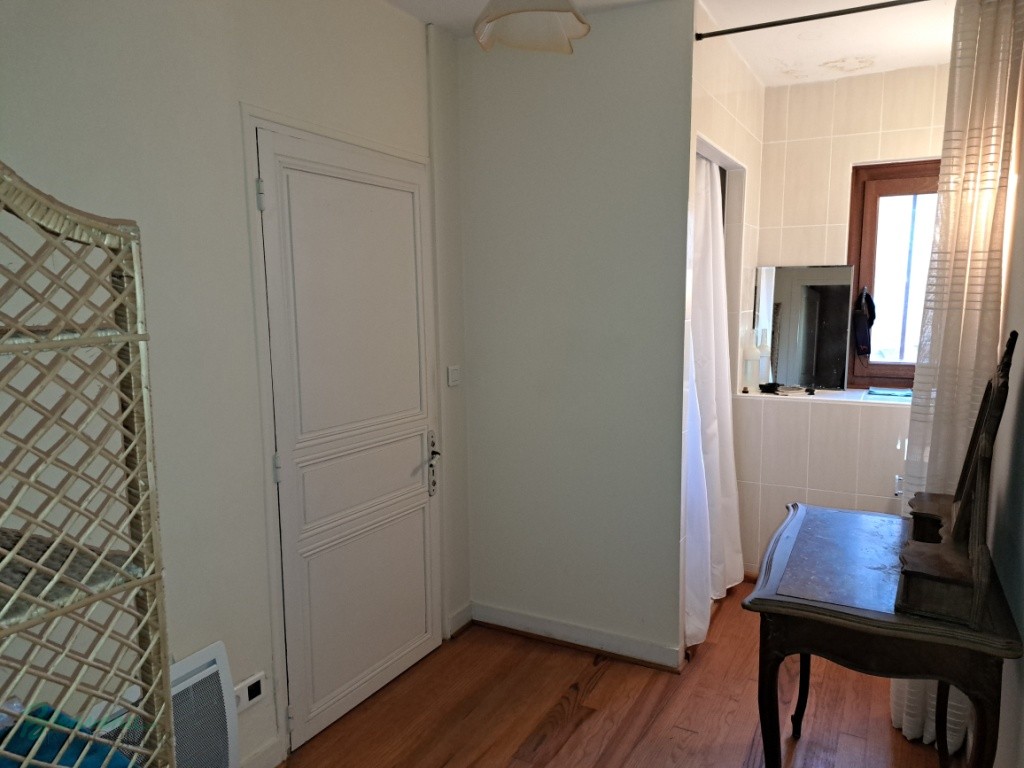 Belle maison de ville en pierres jaunes sur caves, de 140 m² habitables sur 2 niveaux