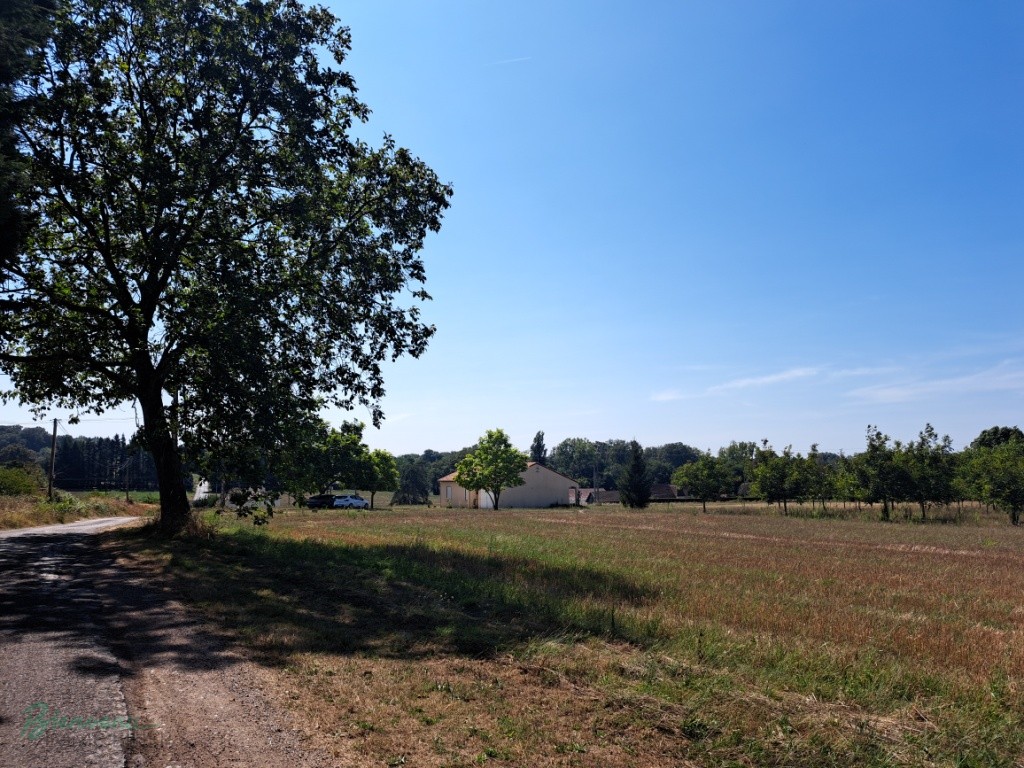 TERRAIN Á BÂTIR de 1500 m²