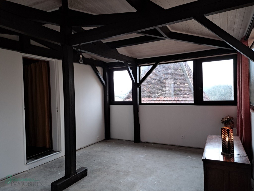 Belle maison de ville en pierres jaunes sur caves, de 140 m² habitables sur 2 niveaux