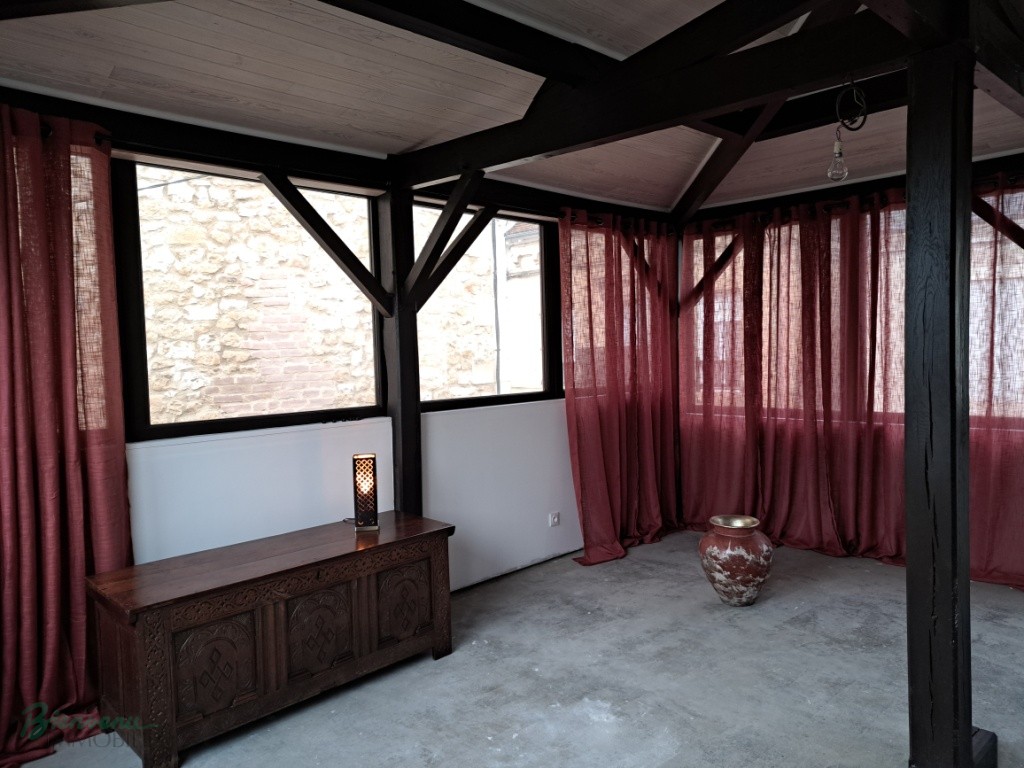 Belle maison de ville en pierres jaunes sur caves, de 140 m² habitables sur 2 niveaux