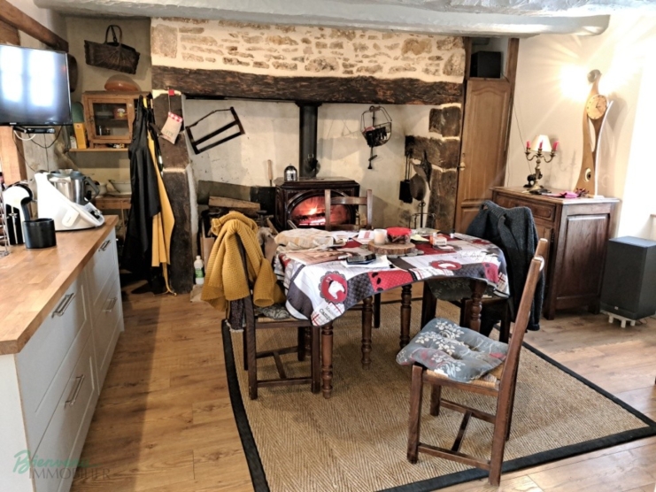 Jolie maison en pierre sur 3 niveaux