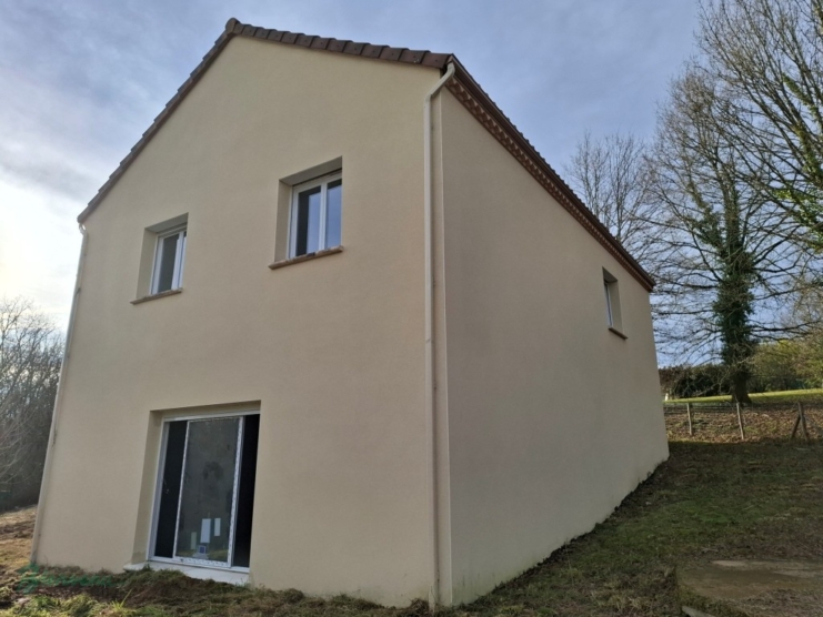 Maison récente et de plain pied sur grand sous-sol avec garage