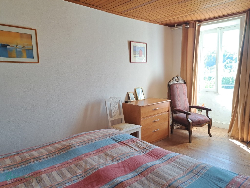 Ancienne maison en pierre crépie d’environ 112 m² habitables
