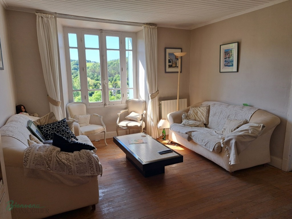 Ancienne maison en pierre crépie d’environ 112 m² habitables