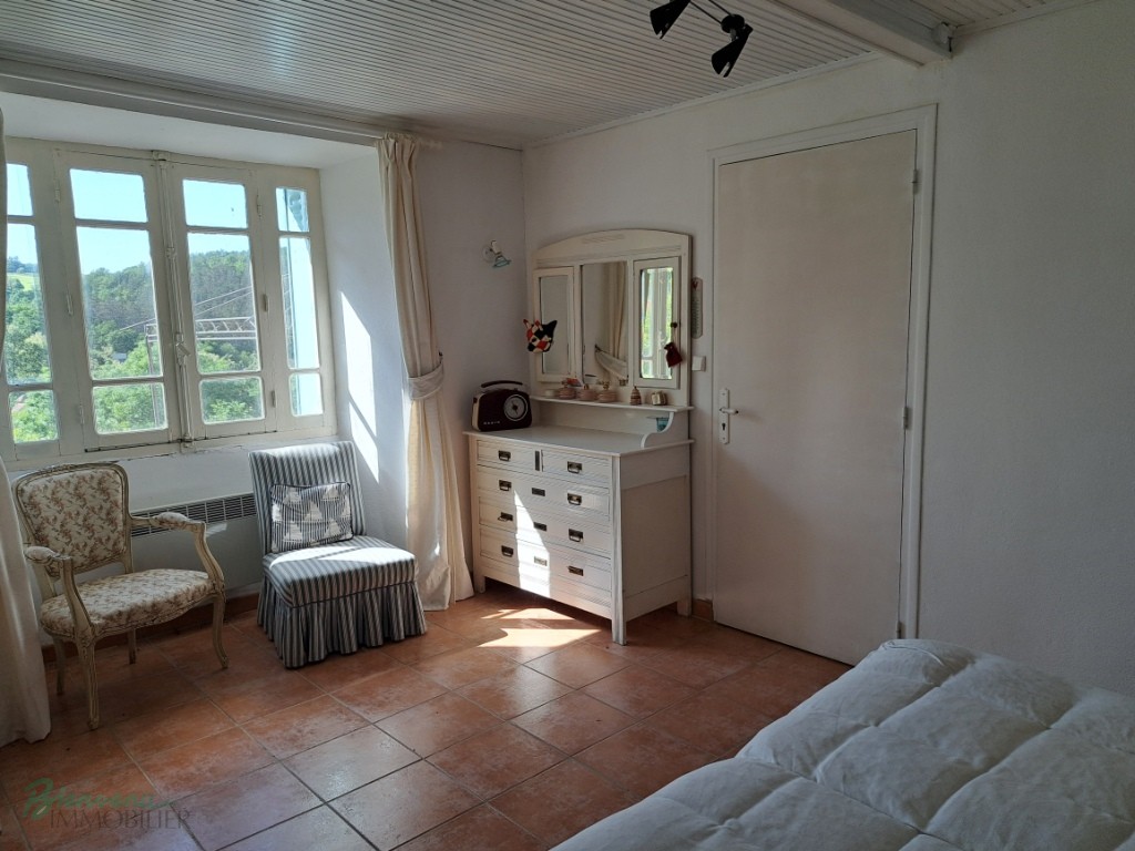 Ancienne maison en pierre crépie d’environ 112 m² habitables