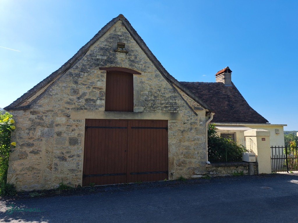 Ancienne maison en pierre crépie d’environ 112 m² habitables