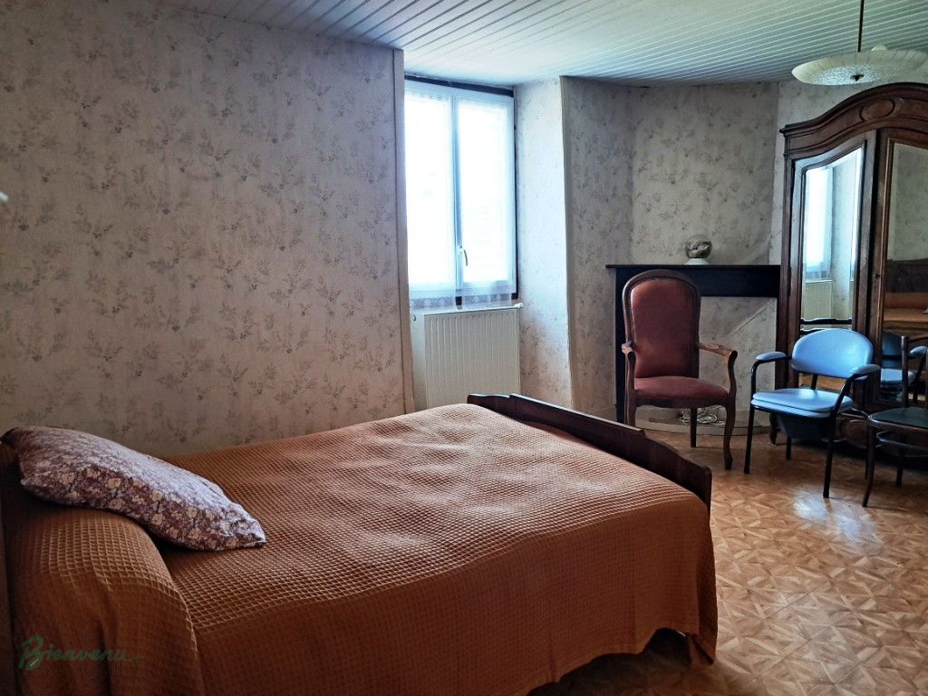 Maison ancienne avec pigeonnier à rénover avec agrandissement de 1970, d’environ 92 m² habitables
