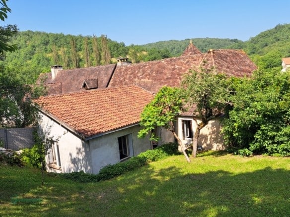 Maison avec pigeonnier à rénover avec agrandissement de 1970