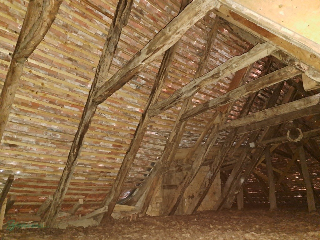 Maison ancienne avec pigeonnier à rénover avec agrandissement de 1970, d’environ 92 m² habitables