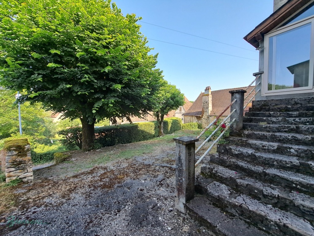 Maison ancienne avec pigeonnier à rénover avec agrandissement de 1970, d’environ 92 m² habitables