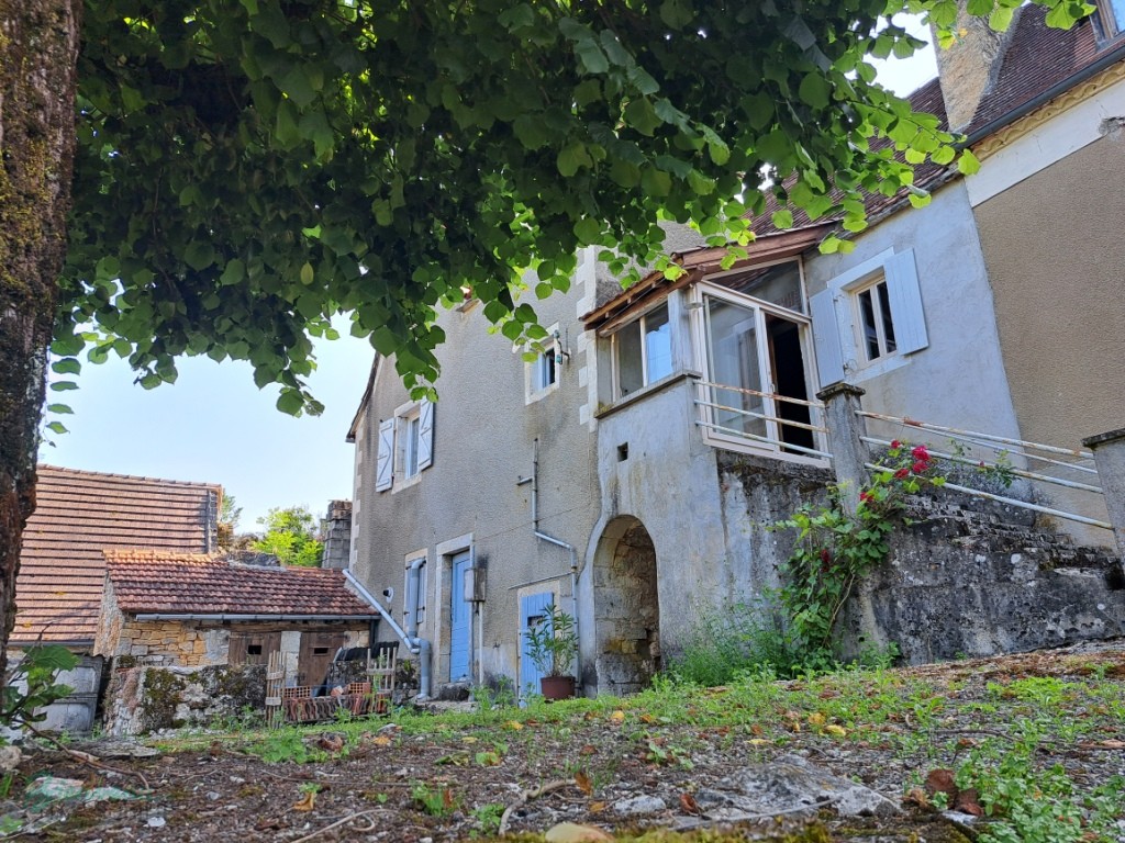 Maison ancienne avec pigeonnier à rénover avec agrandissement de 1970, d’environ 92 m² habitables