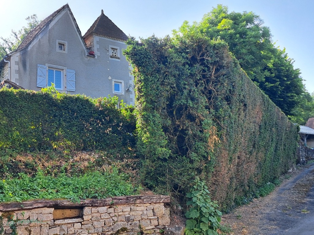 Maison ancienne avec pigeonnier à rénover avec agrandissement de 1970, d’environ 92 m² habitables