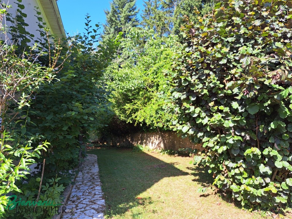 Grande Maison sur 2 niveaux, composée de 2 logements