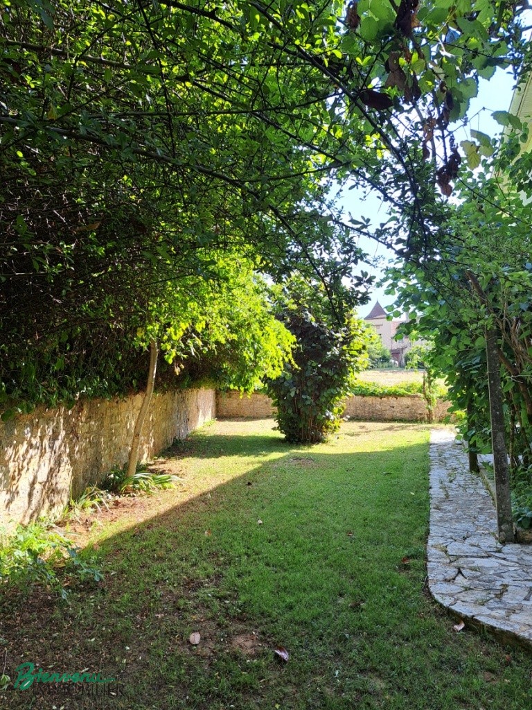 Grande Maison sur 2 niveaux, composée de 2 logements