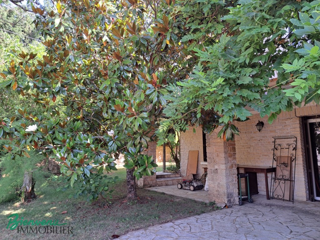 Grande Maison sur 2 niveaux, composée de 2 logements