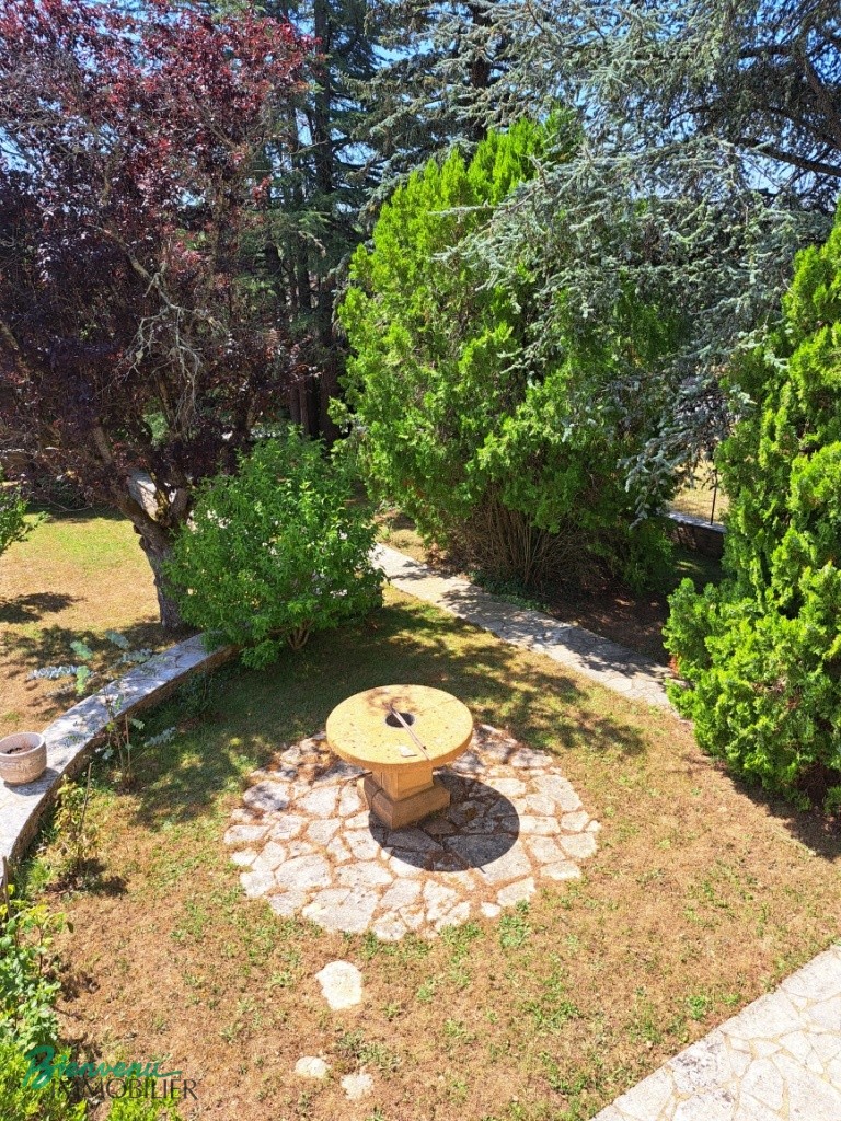 Grande Maison sur 2 niveaux, composée de 2 logements