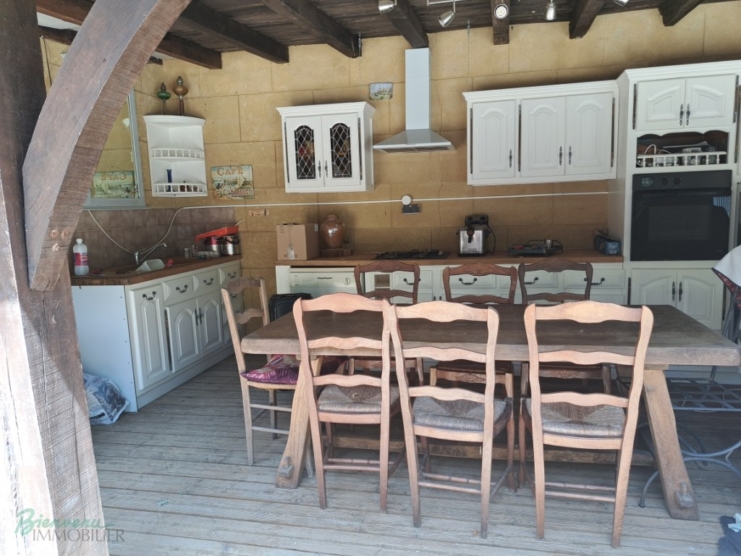 Jolie maison en pierre sur 3 niveaux