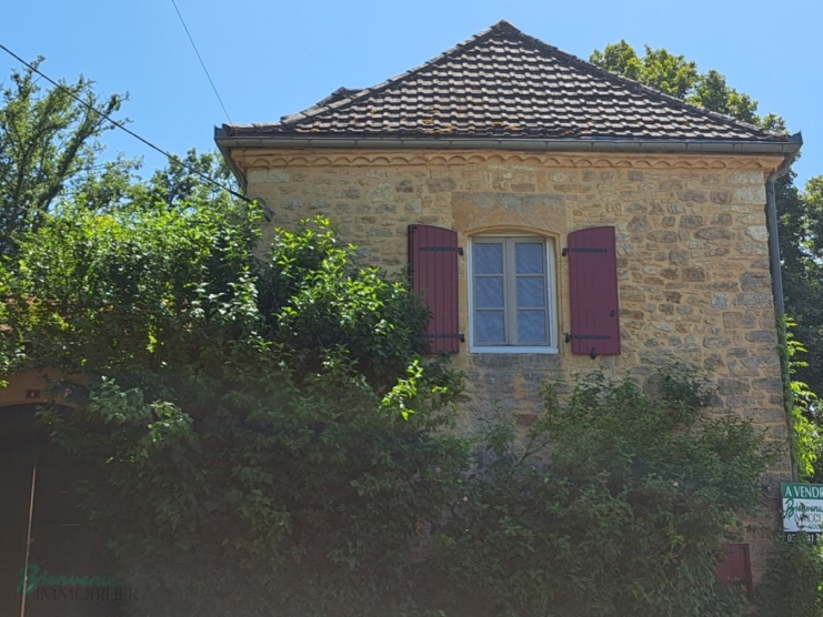 Jolie maison en pierre sur 3 niveaux