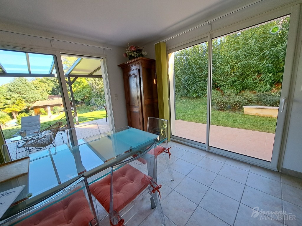 Maison de plain pied tout confort, d’environ 151 m² habitables, terrasse avec pergola,