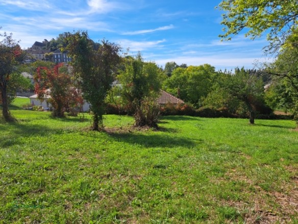 Beau Terrain à bâtir de 1880 m²