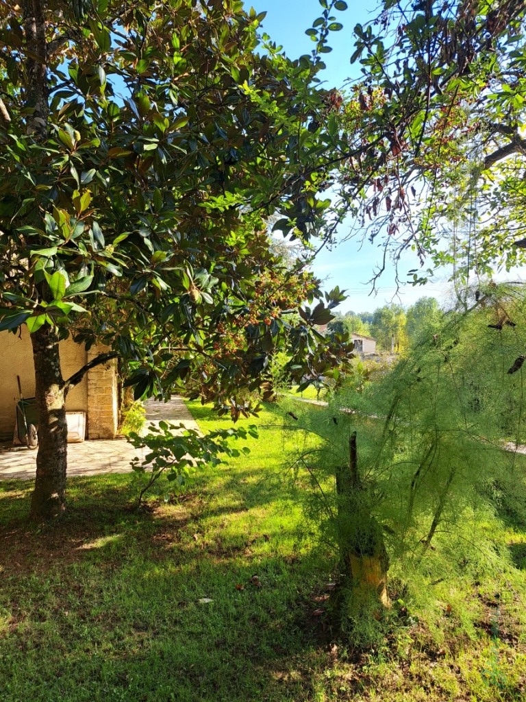 Grande Maison sur 2 niveaux, composée de 2 logements