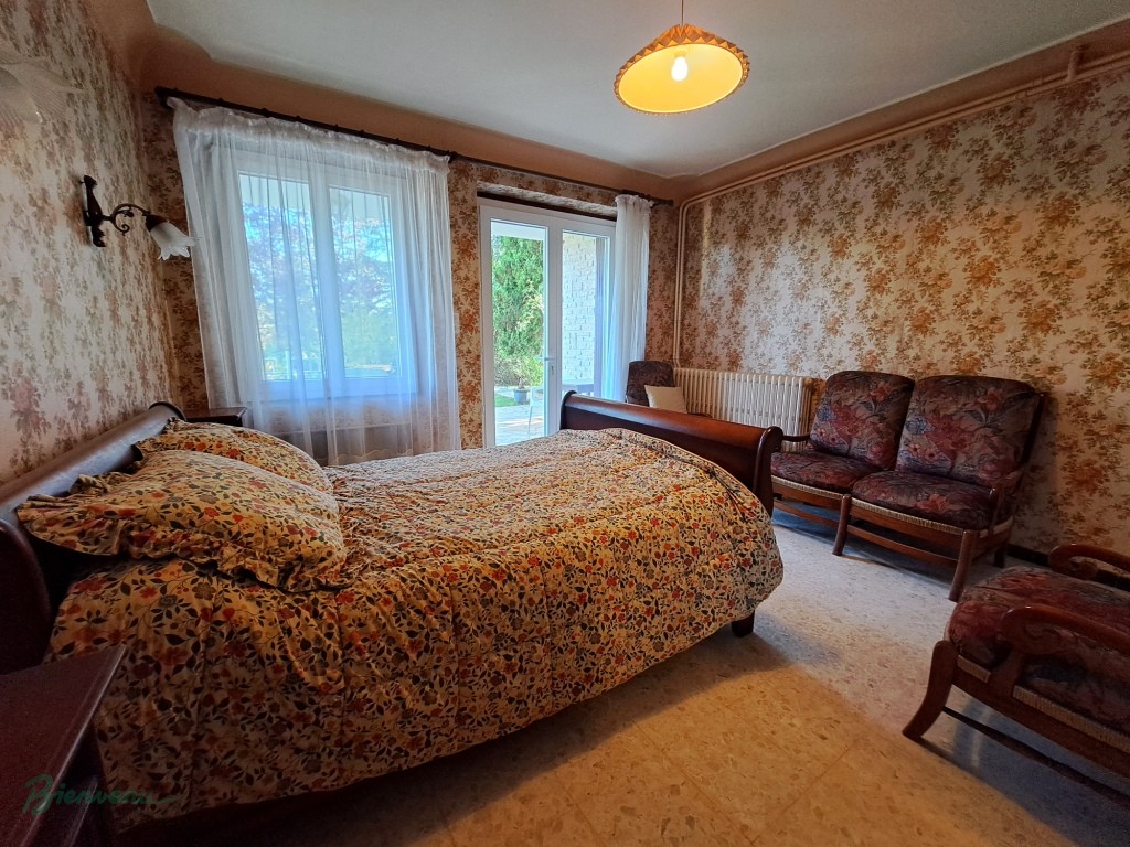 Grande Maison sur 2 niveaux, composée de 2 logements
