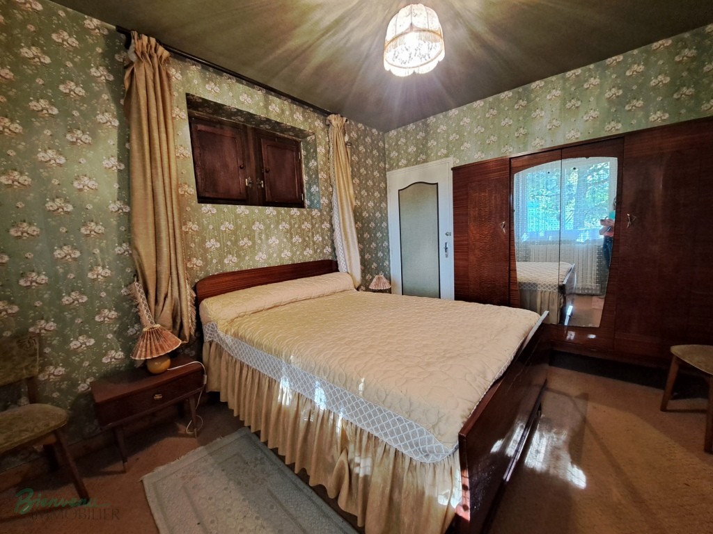 Grande Maison sur 2 niveaux, composée de 2 logements