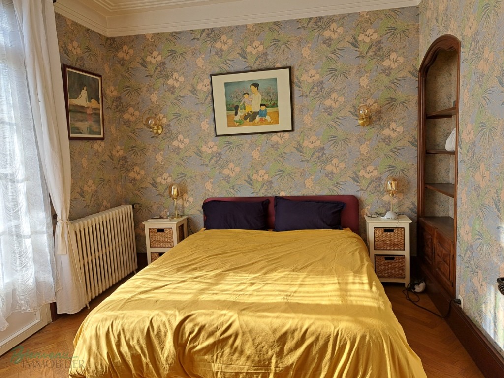 Grande Maison sur 2 niveaux, composée de 2 logements