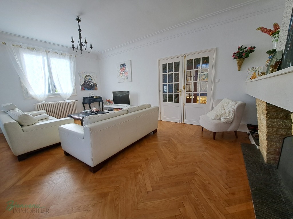 Grande Maison sur 2 niveaux, composée de 2 logements