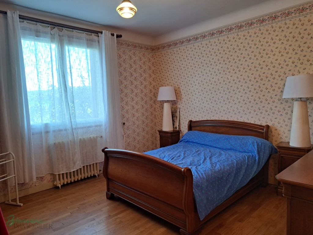 Grande Maison sur 2 niveaux, composée de 2 logements