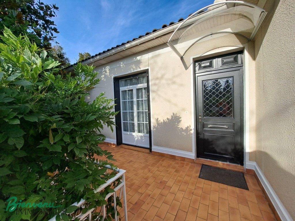 Grande Maison sur 2 niveaux, composée de 2 logements