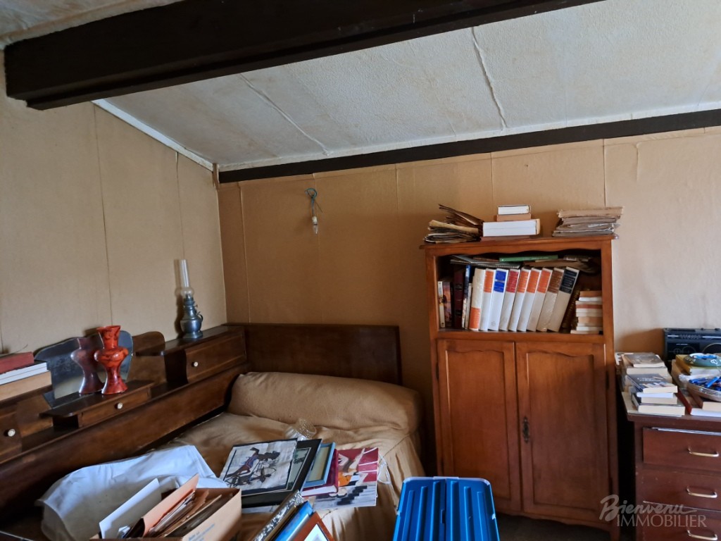 Maison des années 60, avec belles vues, d’environ 90 m² habitables sur 2 niveaux à rénover