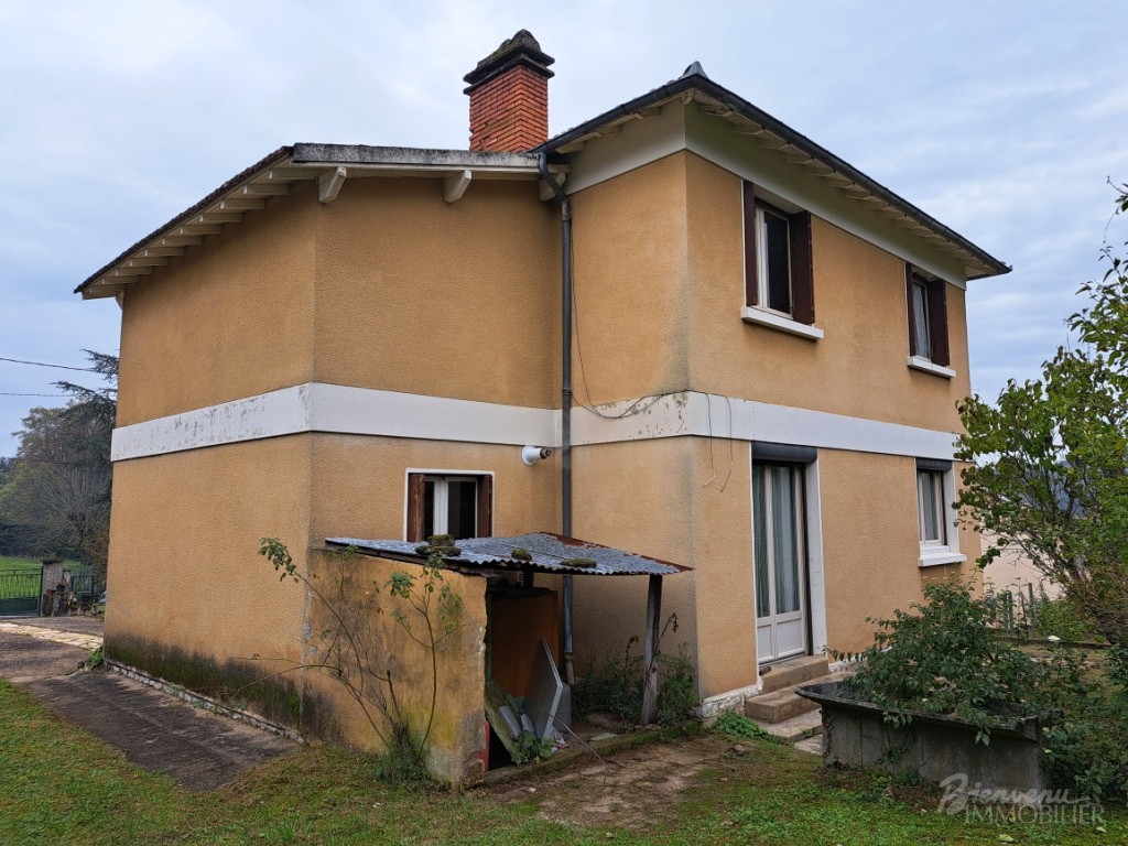 Maison des années 60, avec belles vues, d’environ 90 m² habitables sur 2 niveaux à rénover