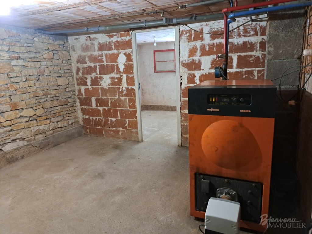 Maison d’habitation à rénover avec véranda, d’environ 80 m² sur sous-sol