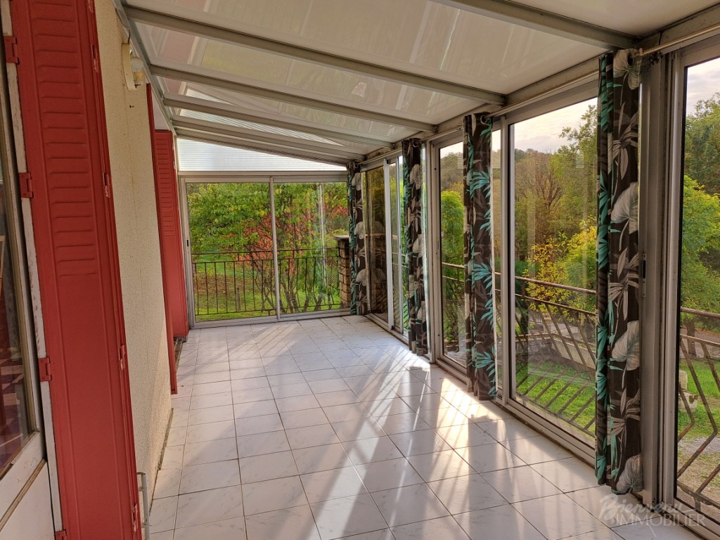 Maison d’habitation à rénover avec véranda, d’environ 80 m² sur sous-sol