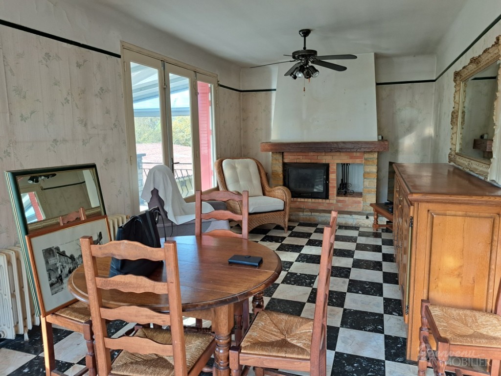 Maison d’habitation à rénover avec véranda, d’environ 80 m² sur sous-sol