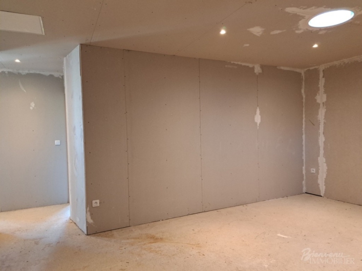 Maison d’habitation sur 2 niveaux à finir d’aménager