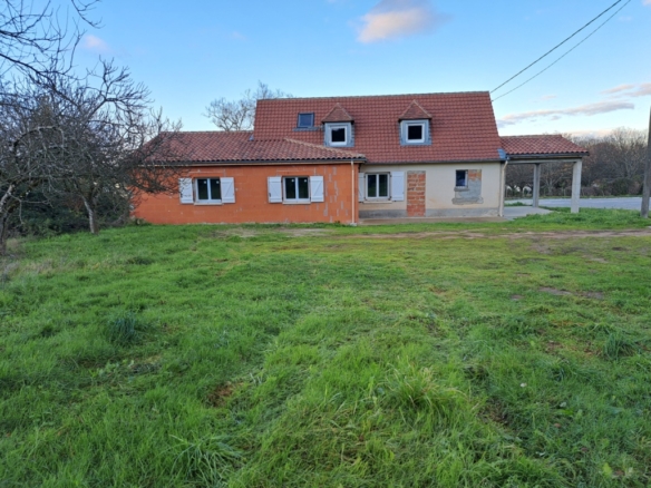 Maison d’habitation sur 2 niveaux à finir d’aménager