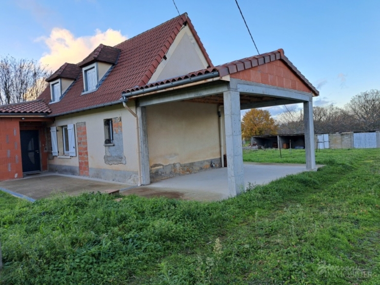 Maison d’habitation sur 2 niveaux à finir d’aménager
