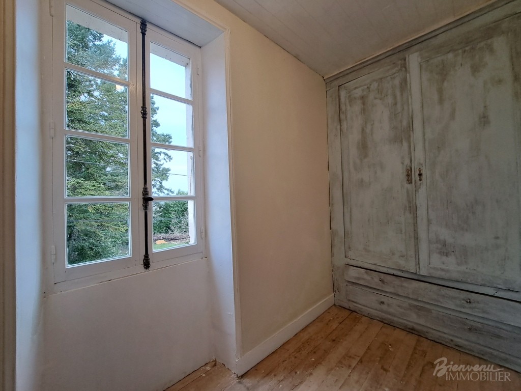 Charmante maison bourgeoise en pierre d’environ 115 m² habitables sur 2 niveaux à finir de rénover
