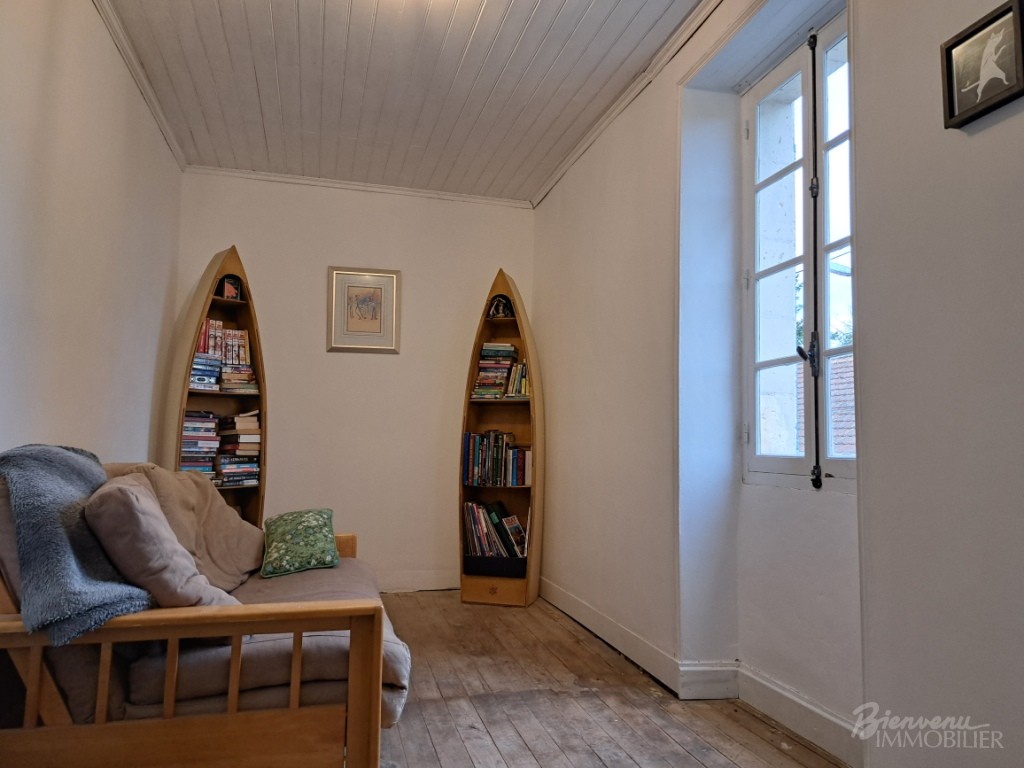 Charmante maison bourgeoise en pierre d’environ 115 m² habitables sur 2 niveaux à finir de rénover
