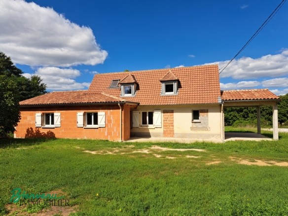 Maison d’habitation sur 2 niveaux à finir d’aménager