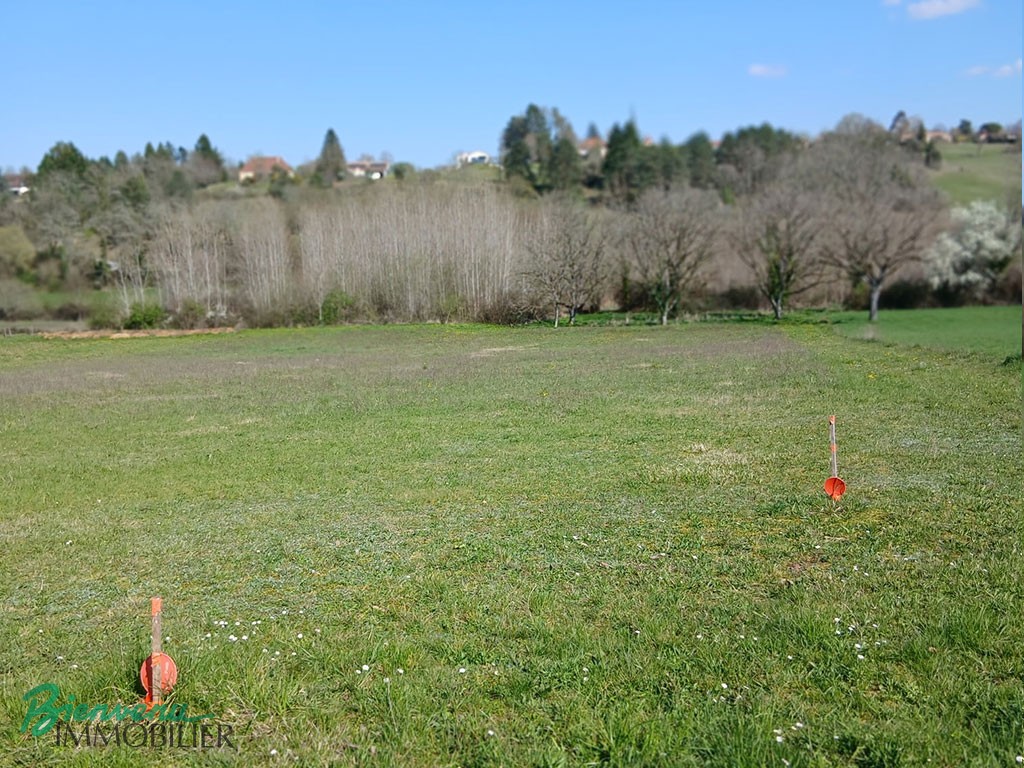 TERRAIN  de 3428 m² dont 1382 m² en zone AU