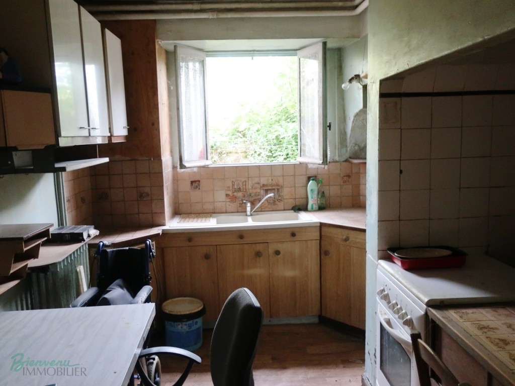 Maison bourgeoise en pierre à restaurer, d’environ 130 m², sur 2 niveaux,