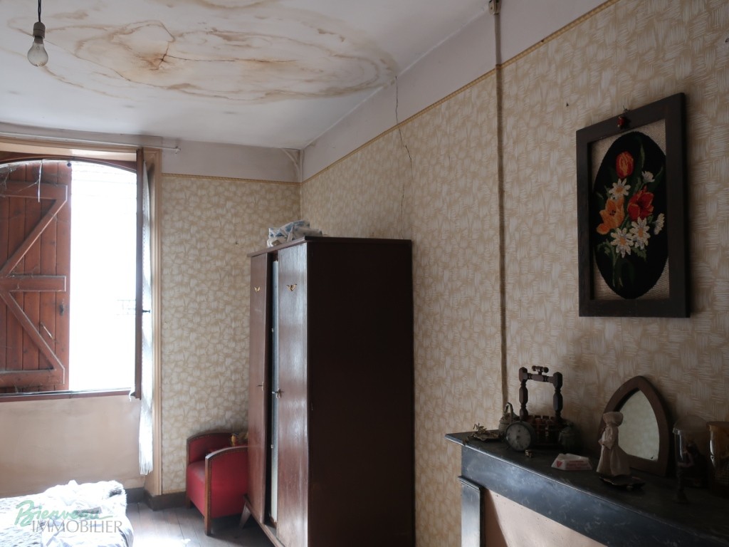 Maison bourgeoise en pierre à restaurer, d’environ 130 m², sur 2 niveaux,