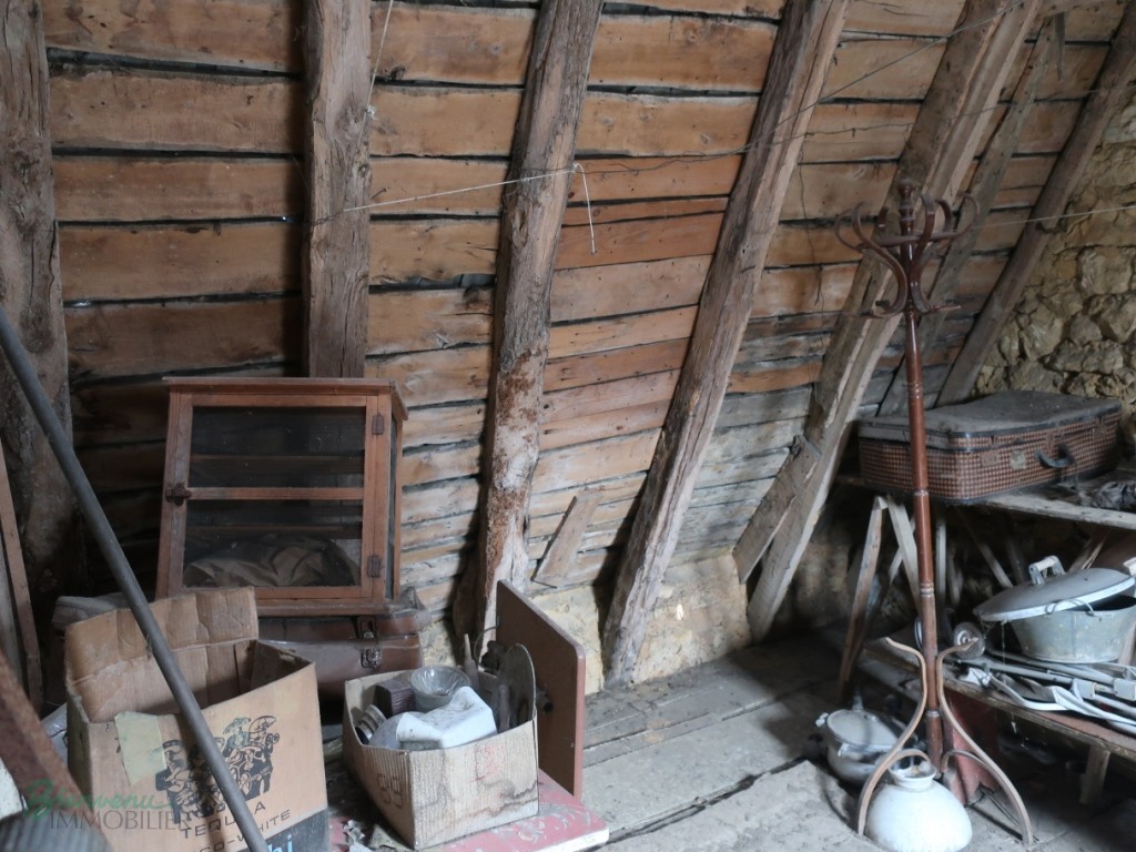 Maison bourgeoise en pierre à restaurer, d’environ 130 m², sur 2 niveaux,
