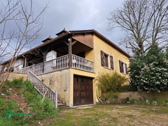 Belle Maison avec jolies vues, sur 2 niveaux avec sous-sol