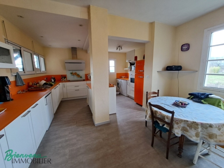 Belle Maison avec jolies vues, sur 2 niveaux avec sous-sol