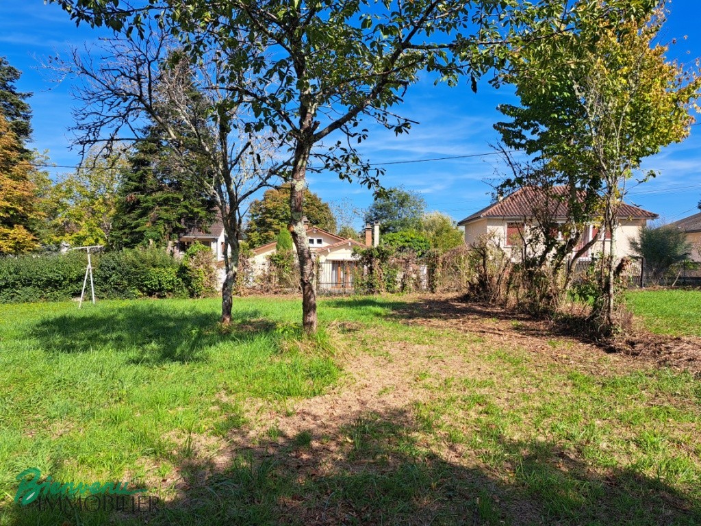 Beau Terrain à bâtir de 1880 m²