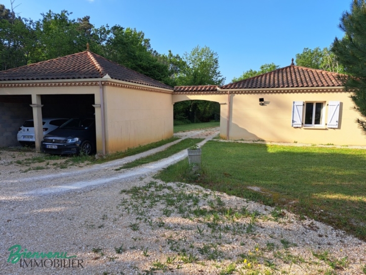 Jolie maison de plain-pied et beau terrain boisé